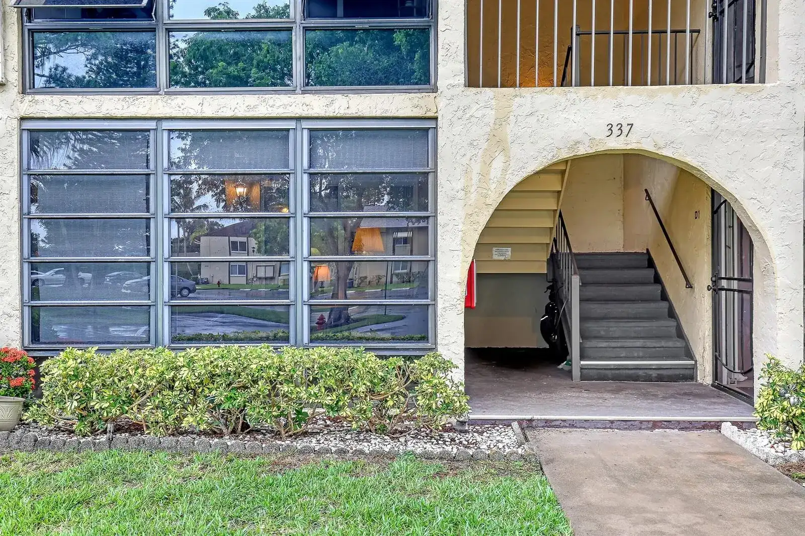 337 Pine Ridge Circle # 1, FL 33463 photo 4