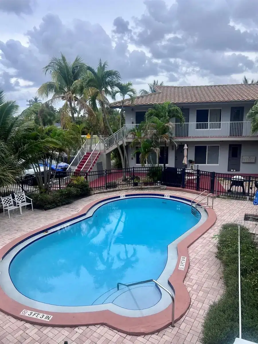 915 SE 22nd Avenue, Pompano Beach FL 33062 photo 3