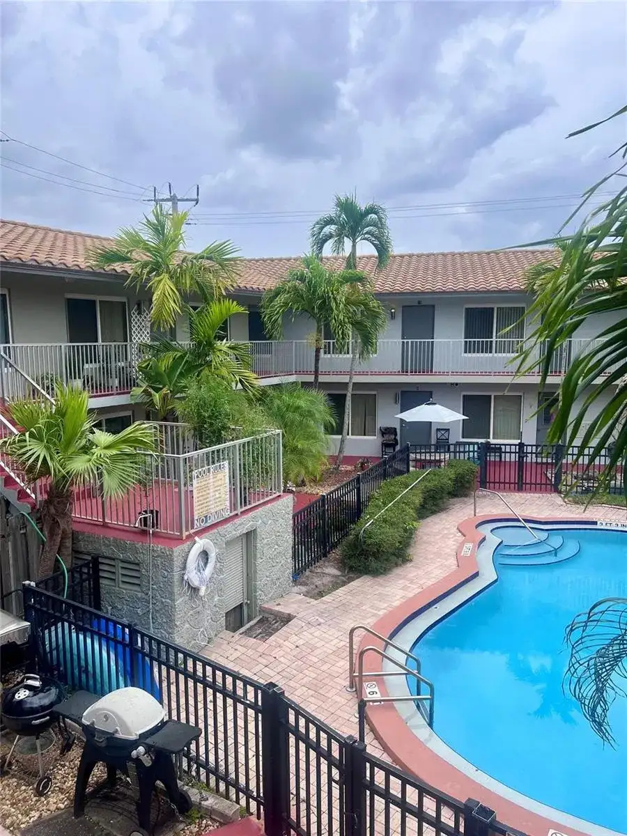 915 SE 22nd Avenue, Pompano Beach FL 33062 photo 4