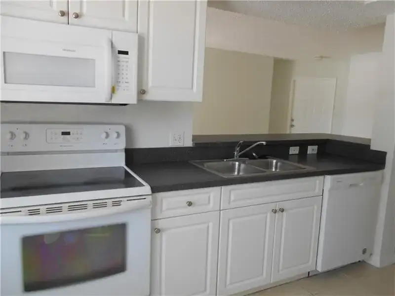 9620 NW 2nd Street # 201, Pembroke Pines FL 33024 photo 2