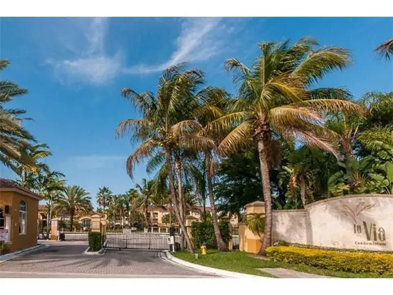9620 NW 2nd Street # 201, Pembroke Pines FL 33024