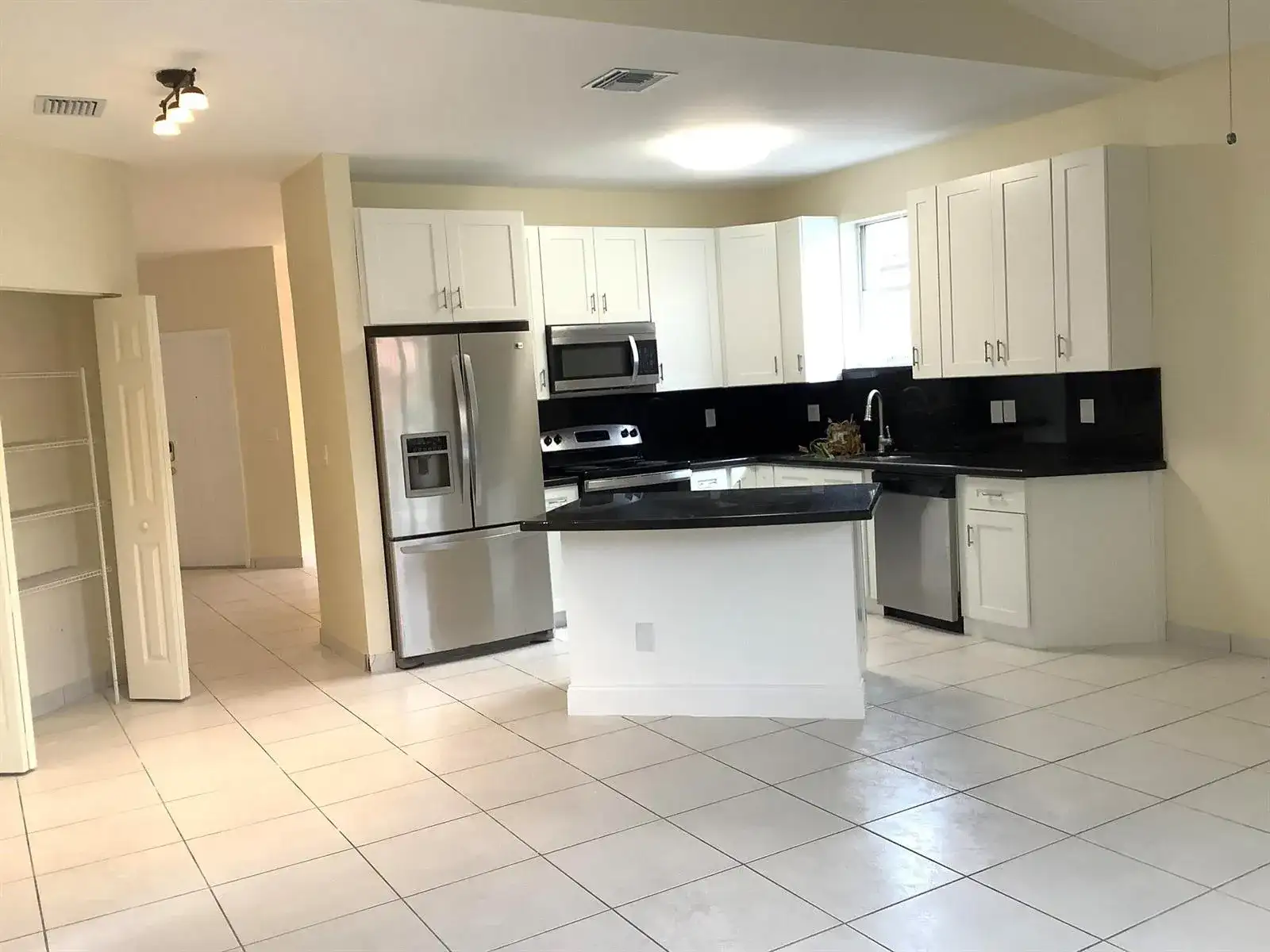 7330 NW 1st Place, Plantation FL 33317 photo 2
