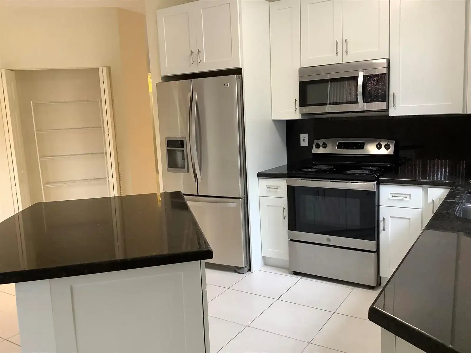 7330 NW 1st Place, Plantation FL 33317 photo 4