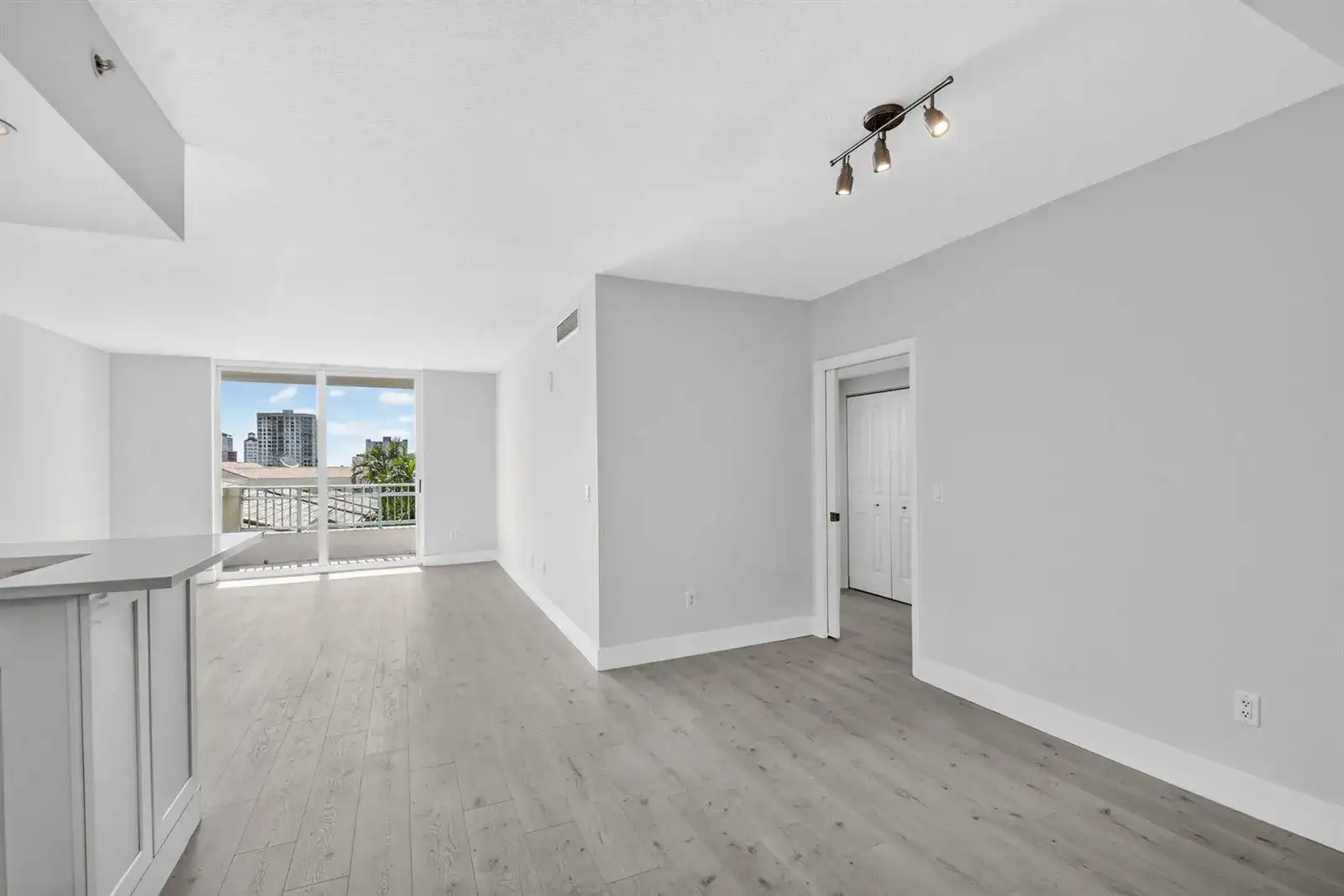 403 S Sapodilla Avenue # 409, West Palm Beach FL 33401 photo 3