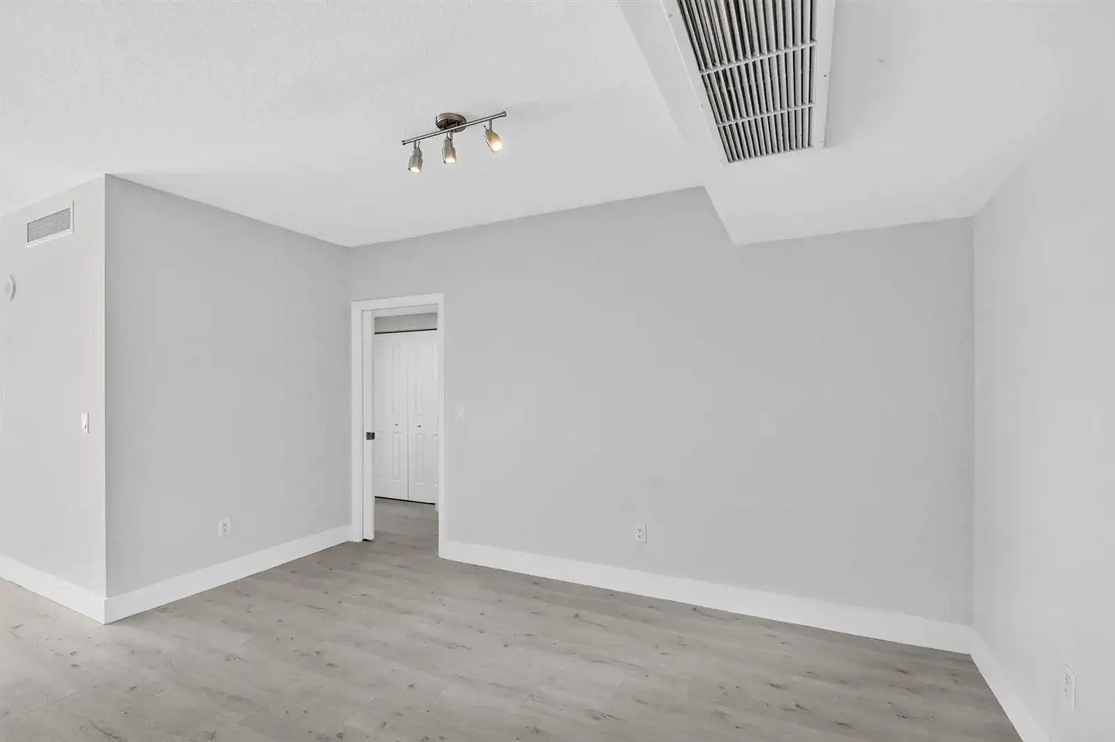 403 S Sapodilla Avenue # 409, West Palm Beach FL 33401 photo 4