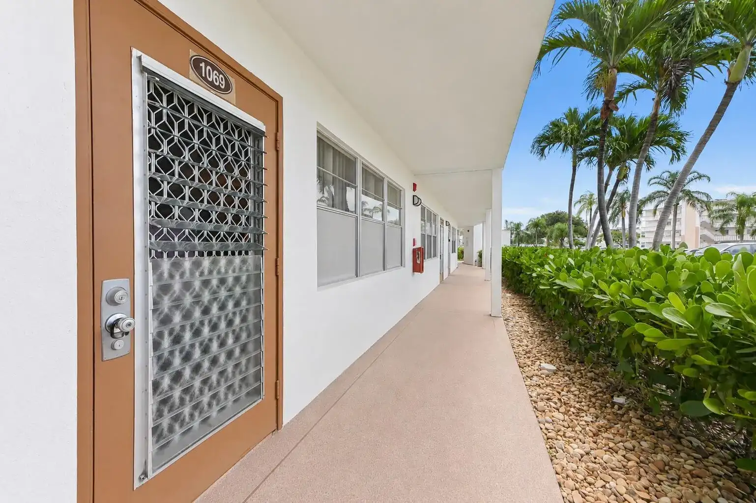 1069 Cornwall D, Boca Raton FL 33434 photo 2