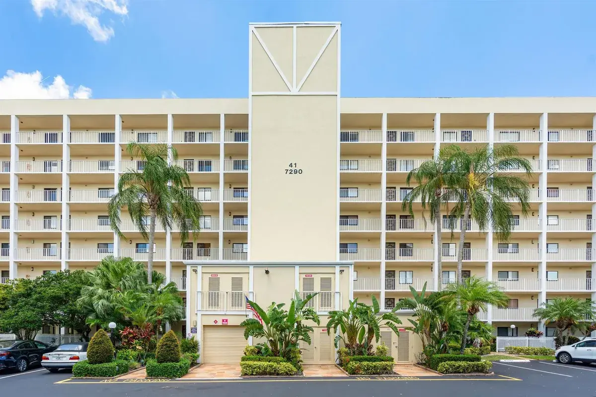 7290 Kinghurst Drive # 607, Delray Beach FL 33446