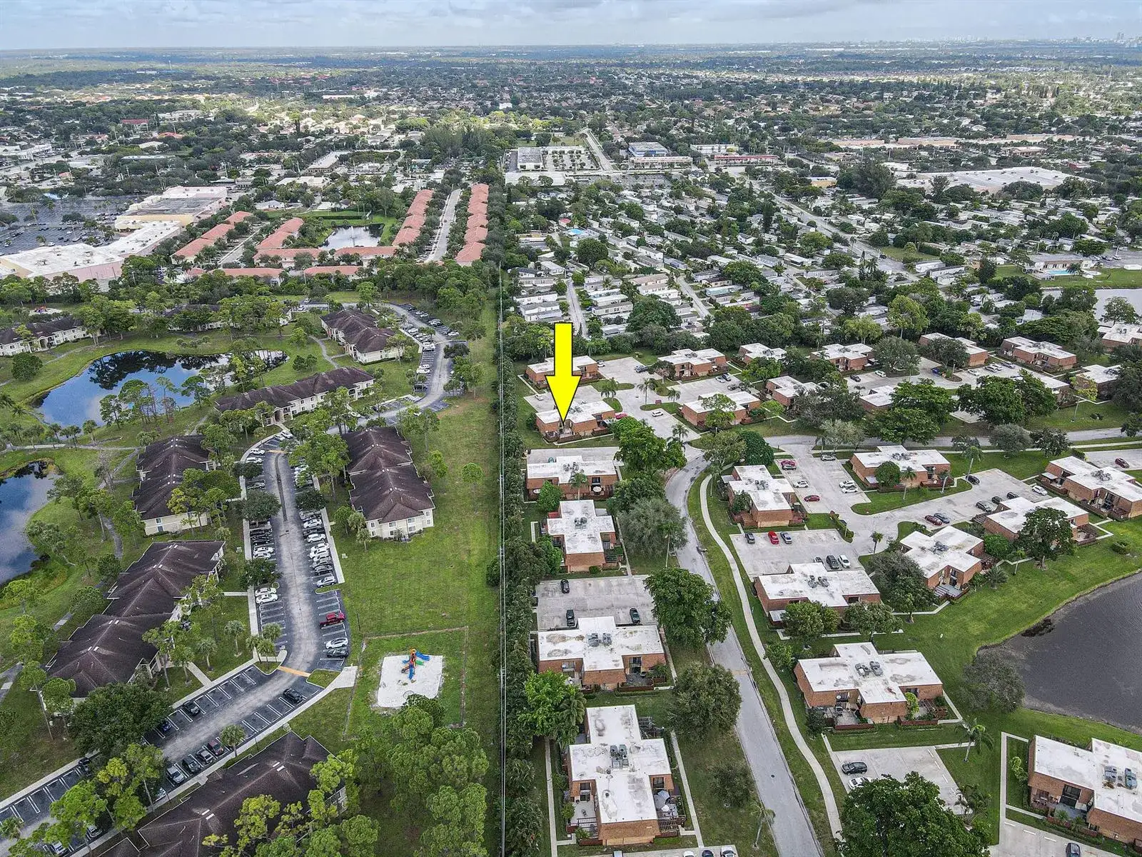 2406 24th Lane, FL 33463 photo 2