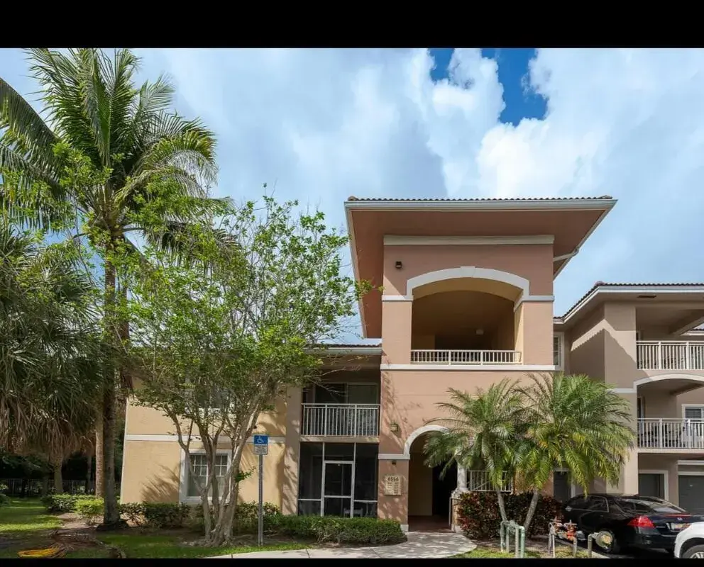 6556 Emerald Dunes Drive # 207, West Palm Beach FL 33411