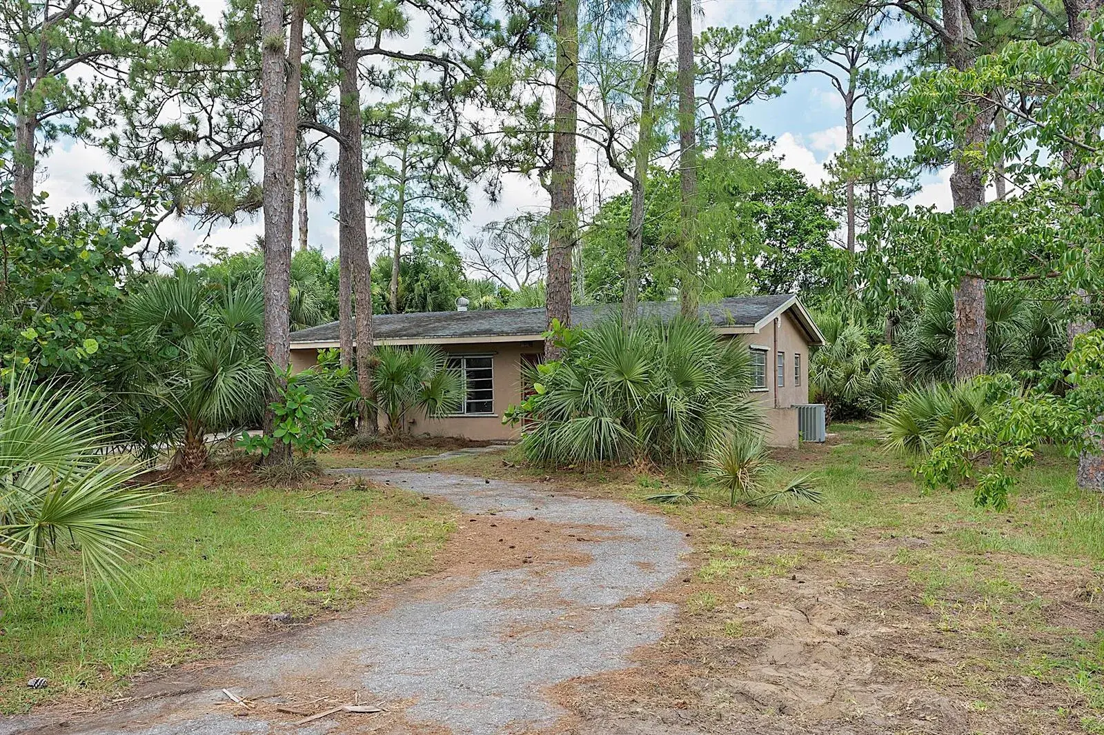 799 Ivory Lane, Haverhill FL 33415