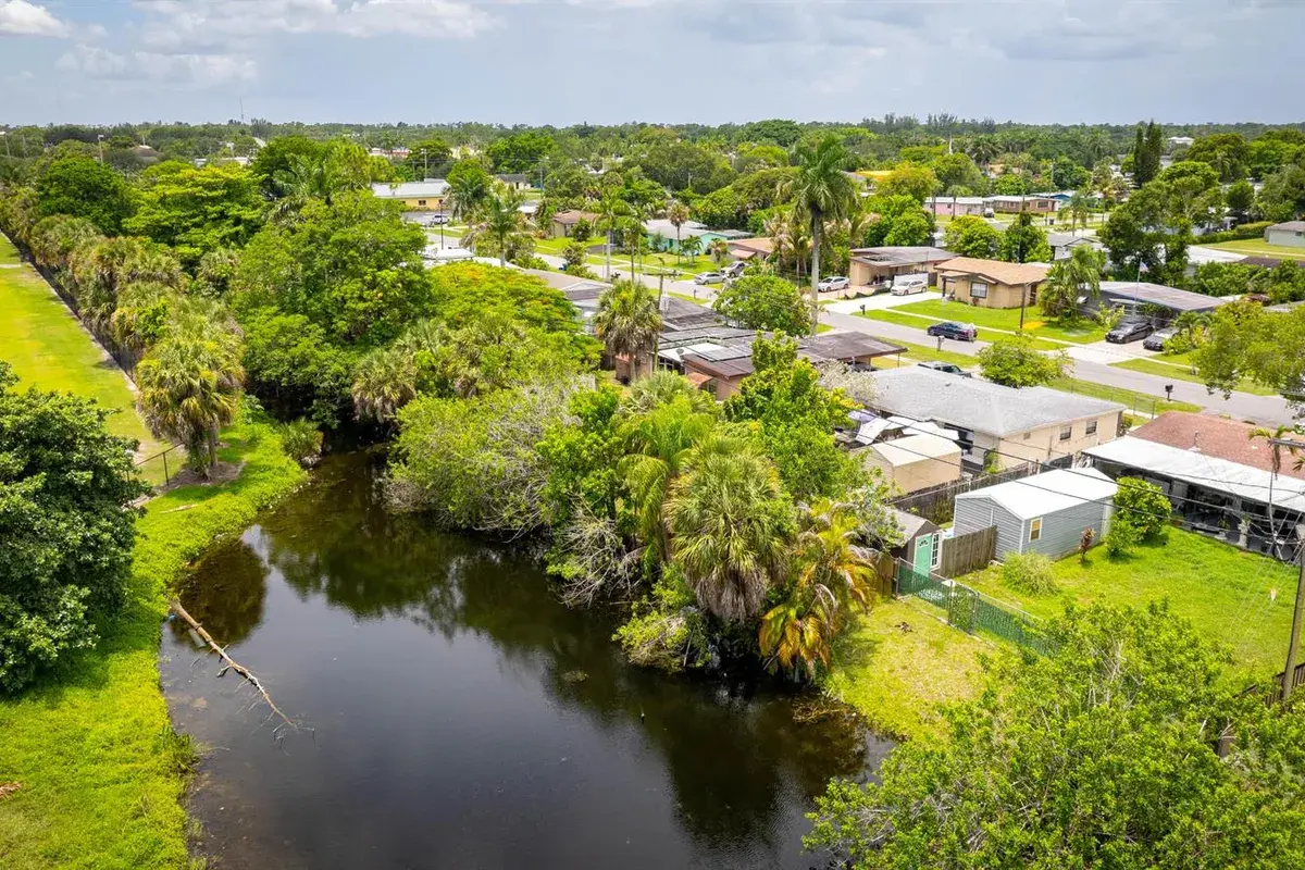 764 Camellia Drive, Royal Palm Beach FL 33411