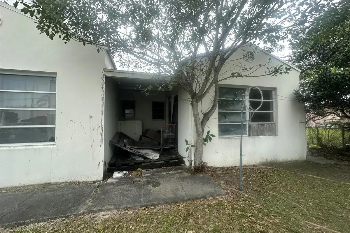 223 SE 4th Street # 2, Hallandale Beach FL 33009