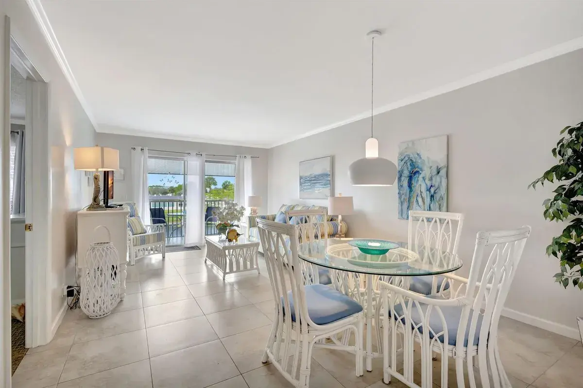 154 Lake Meryl Drive # 255, West Palm Beach FL 33411