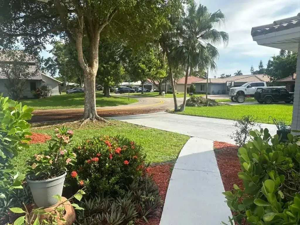 10873 NW 10th Place, Coral Springs FL 33071 photo 2
