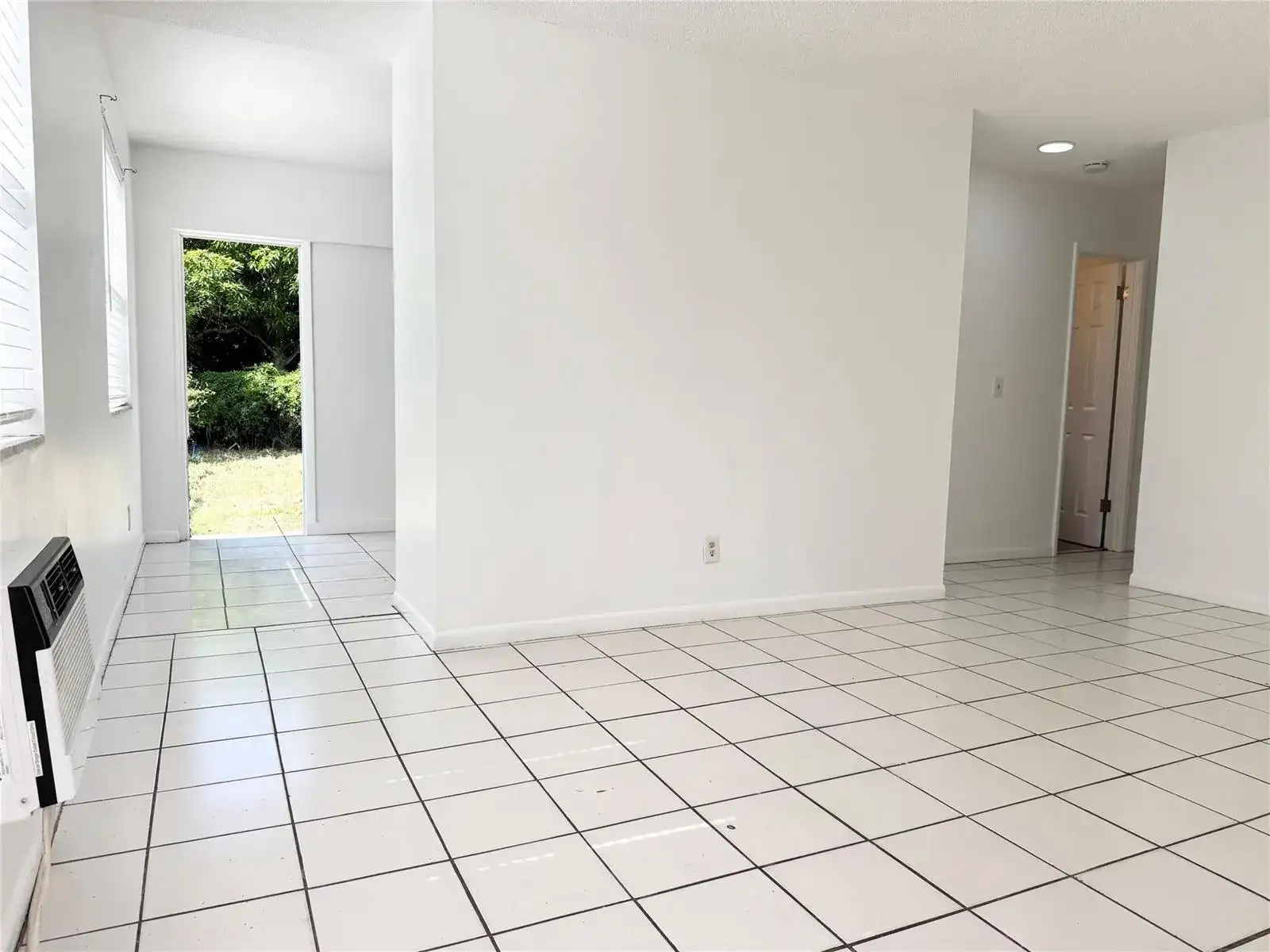 147 W 17th Street, Riviera Beach FL 33404 photo 2