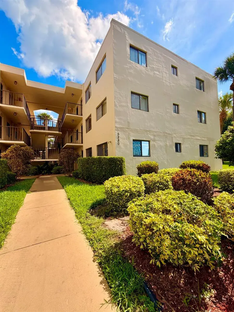 5280 Las Verdes Circle # 216, Delray Beach FL 33484 photo 2