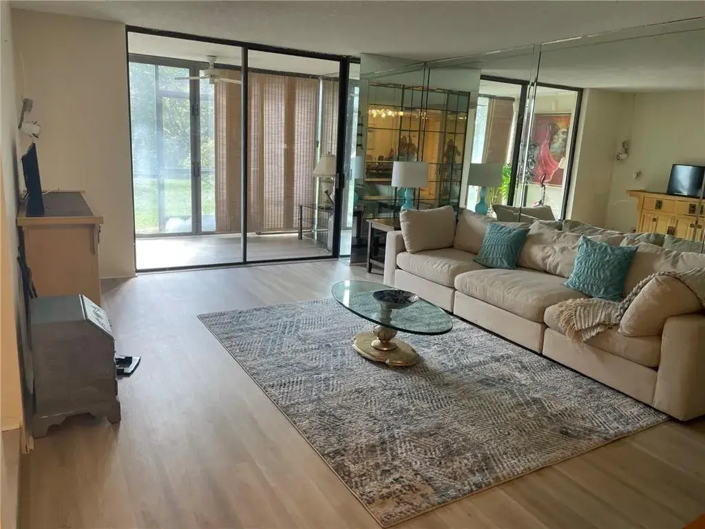 3730 Inverrary Drive # 1d, Lauderhill FL 33319