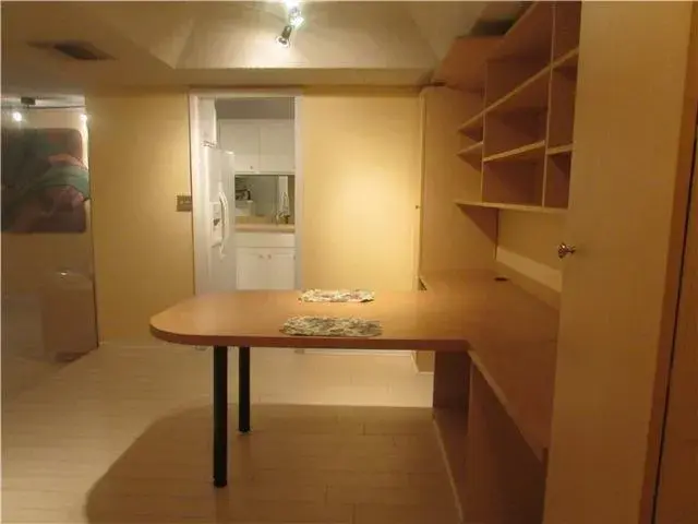 3660 Inverrary Drive # 2f, Lauderhill FL 33319