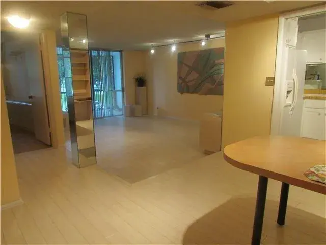 3660 Inverrary Drive # 2f, Lauderhill FL 33319