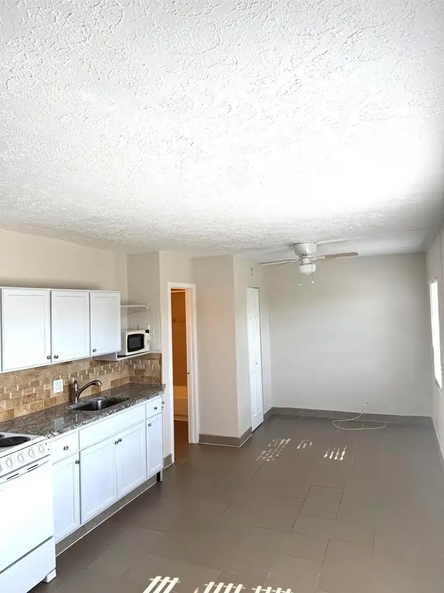 605 N Federal Highway # 14, FL 33460 photo 2