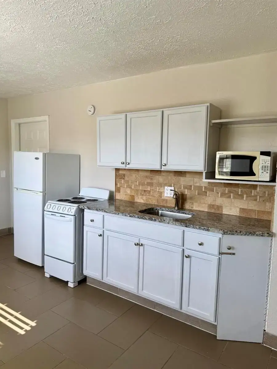 605 N Federal Highway # 14, FL 33460 photo 4