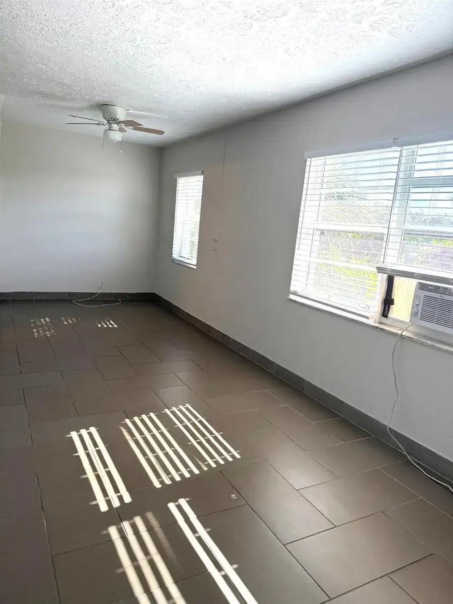 605 N Federal Highway # 14, FL 33460 photo 5