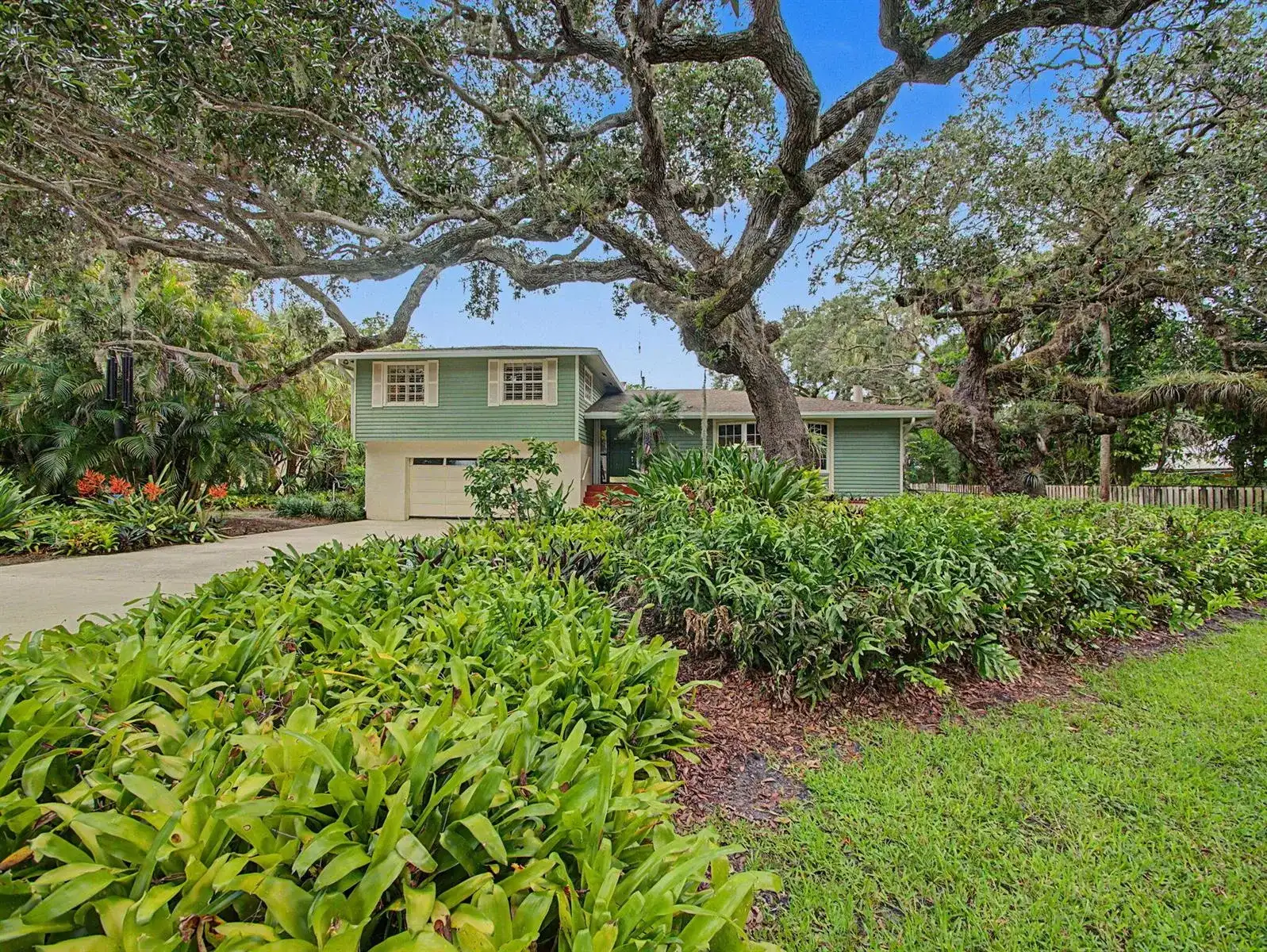 14 Emarita Way, Sewalls Point FL 34996 photo 2