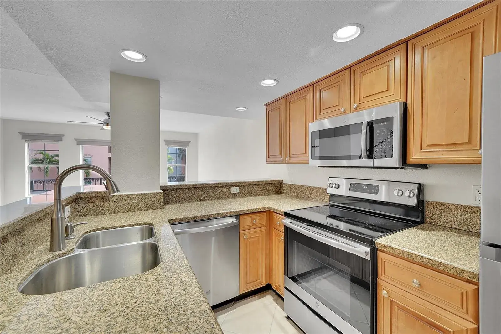 650 Tennis Club Drive # 305, Fort Lauderdale FL 33311
