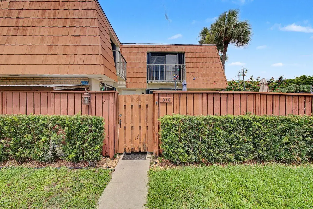 310 Buttonwood Lane # B, Boynton Beach FL 33436