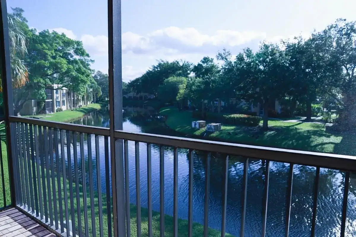 428 Lakeview Drive # 201, Weston FL 33326 photo 2