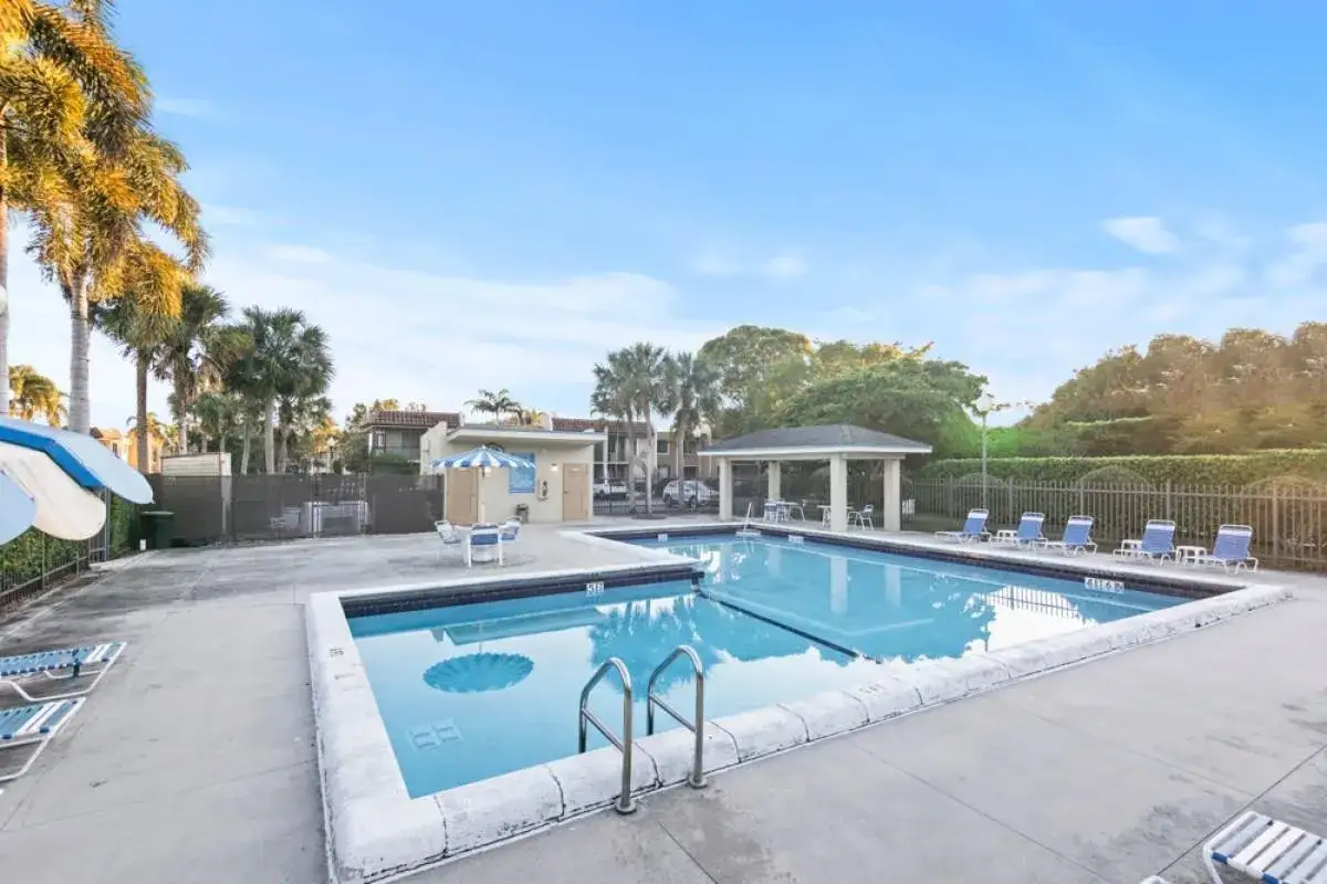 428 Lakeview Drive # 201, Weston FL 33326 photo 3