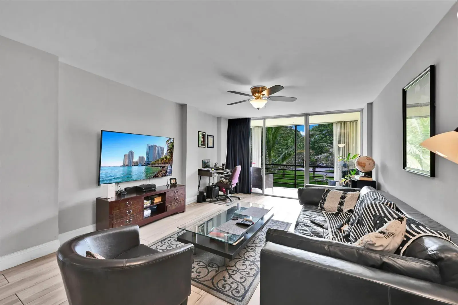 103 Royal Park Drive # 2e, Oakland Park FL 33309