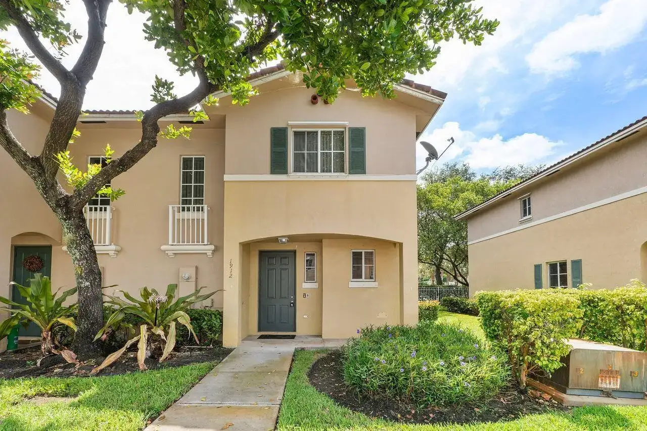1912 SW 60th Avenue, North Lauderdale FL 33068 photo 2