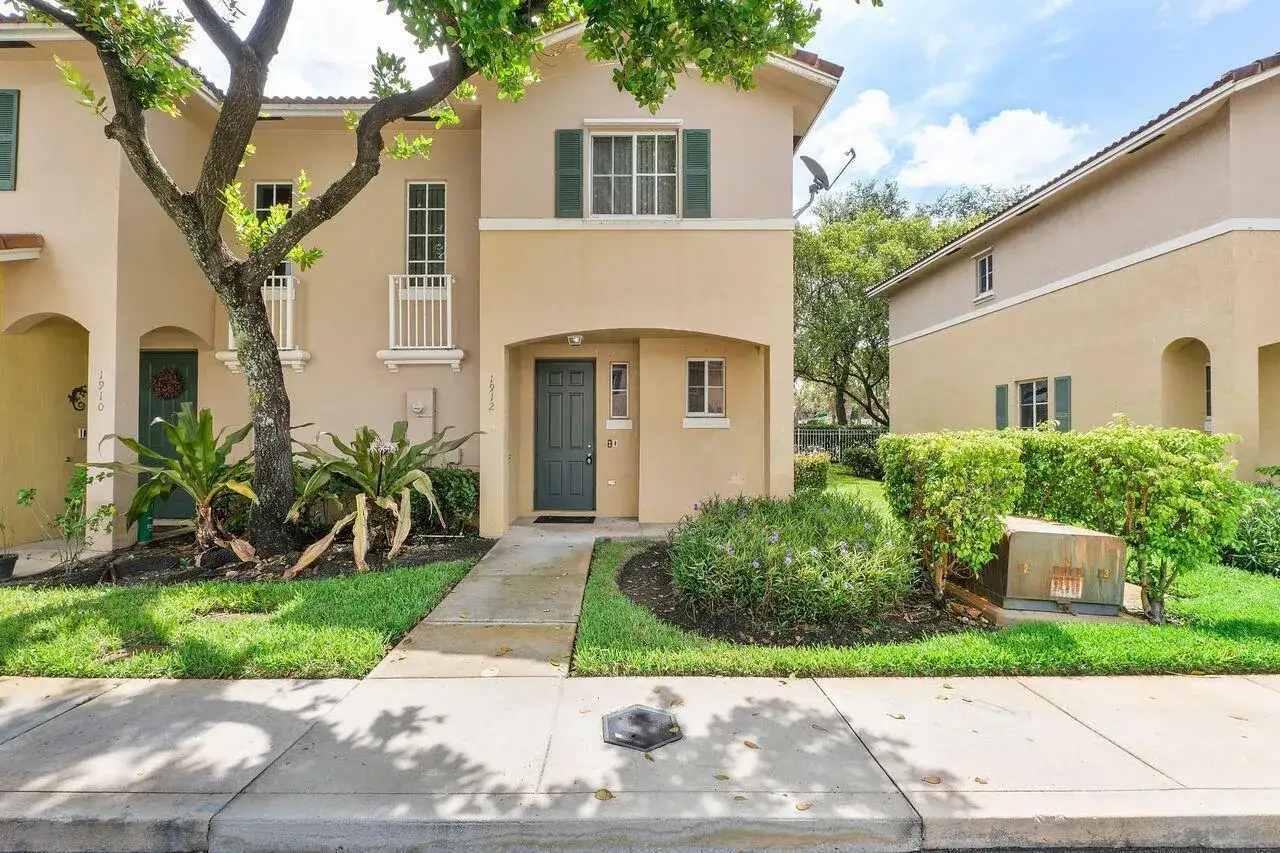 1912 SW 60th Avenue, North Lauderdale FL 33068 photo 3