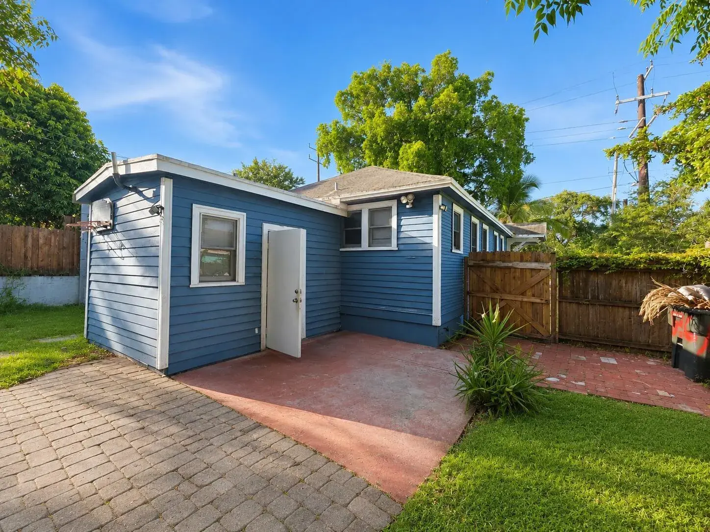 1736 7th Avenue N, FL 33460