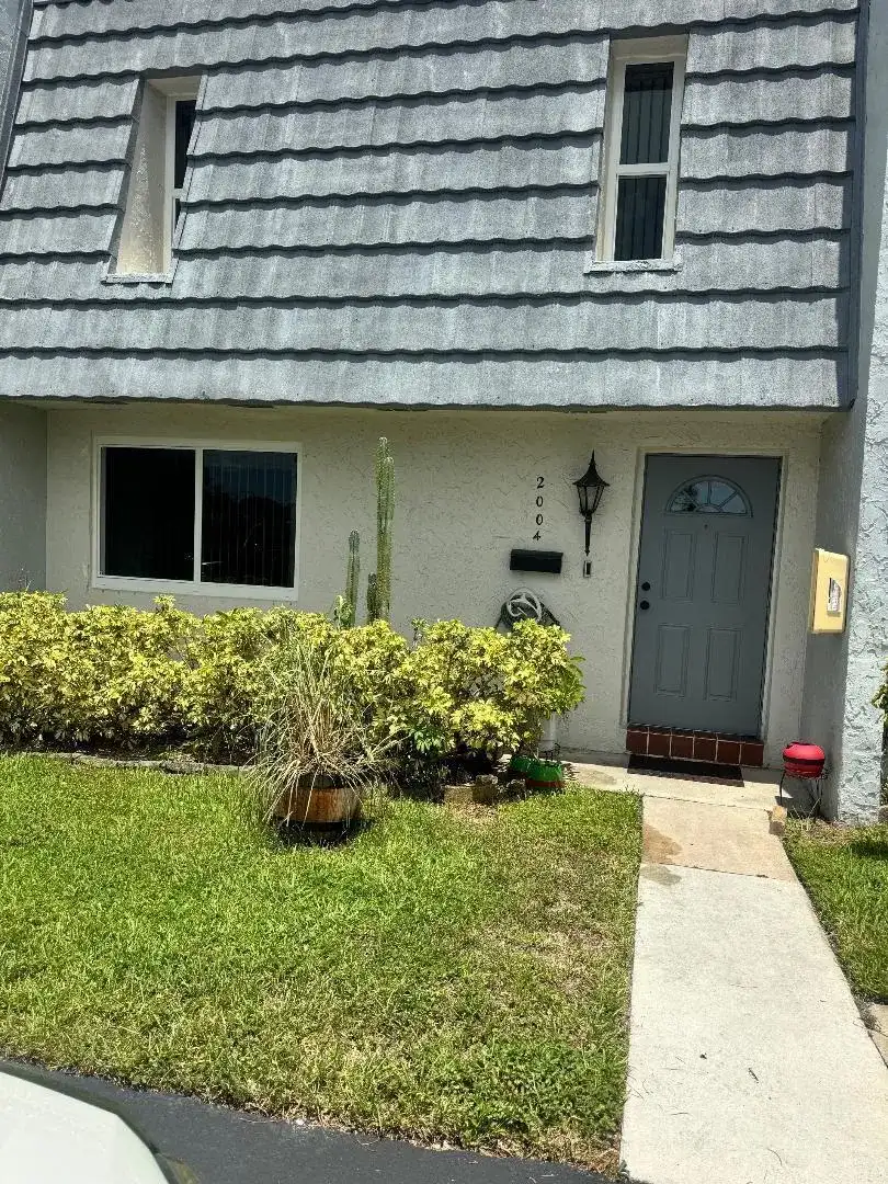 2004 NW 38th Terrace # 803, Lauderdale Lakes FL 33311