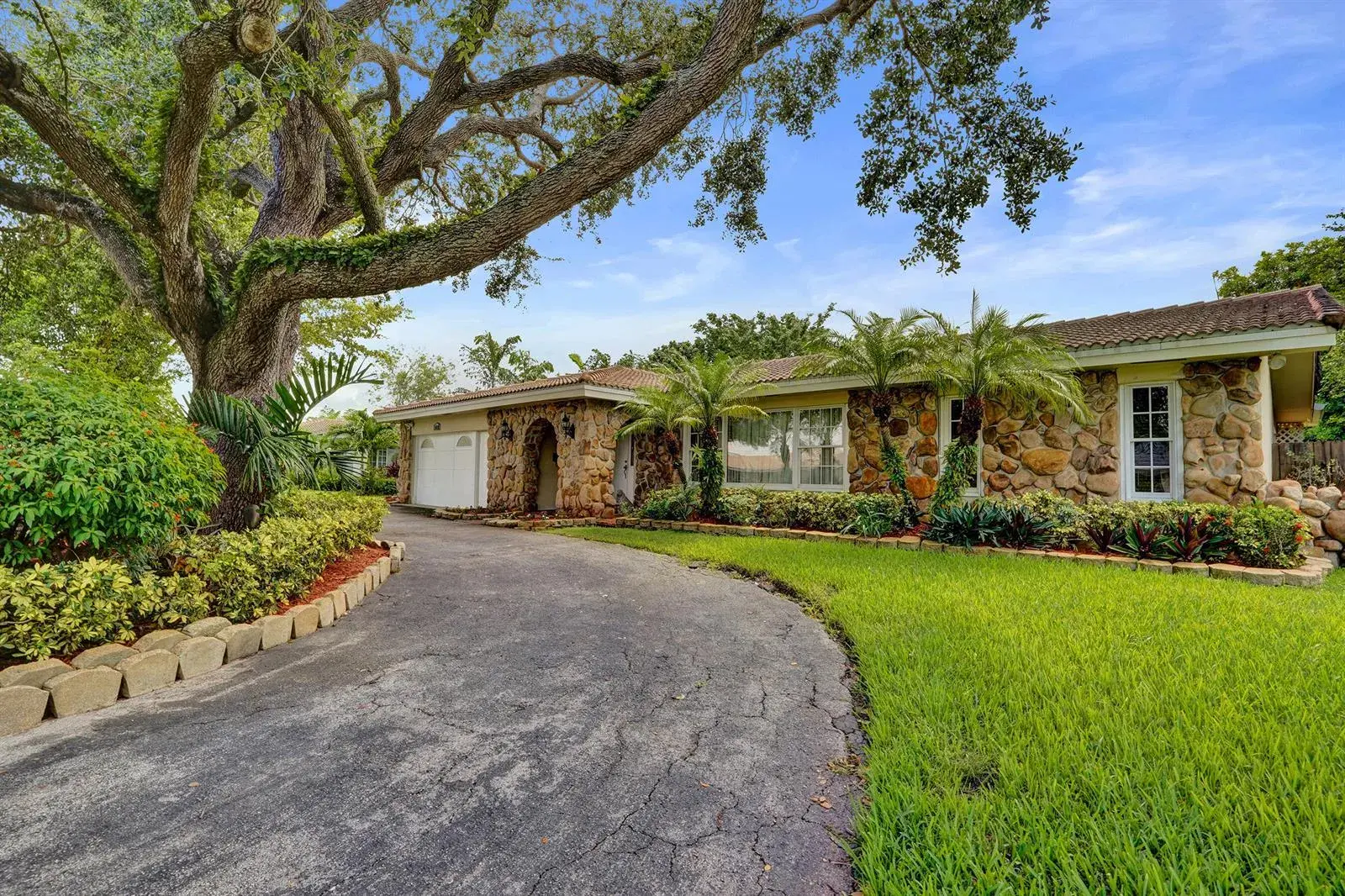 1040 SW 75th Avenue, Plantation FL 33317