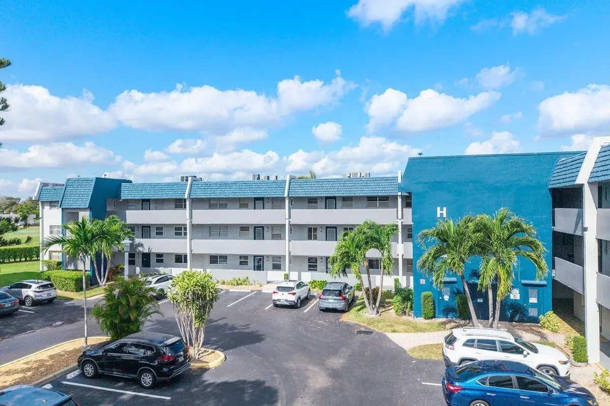 7807 Golf Cir Drive, Margate FL 33063