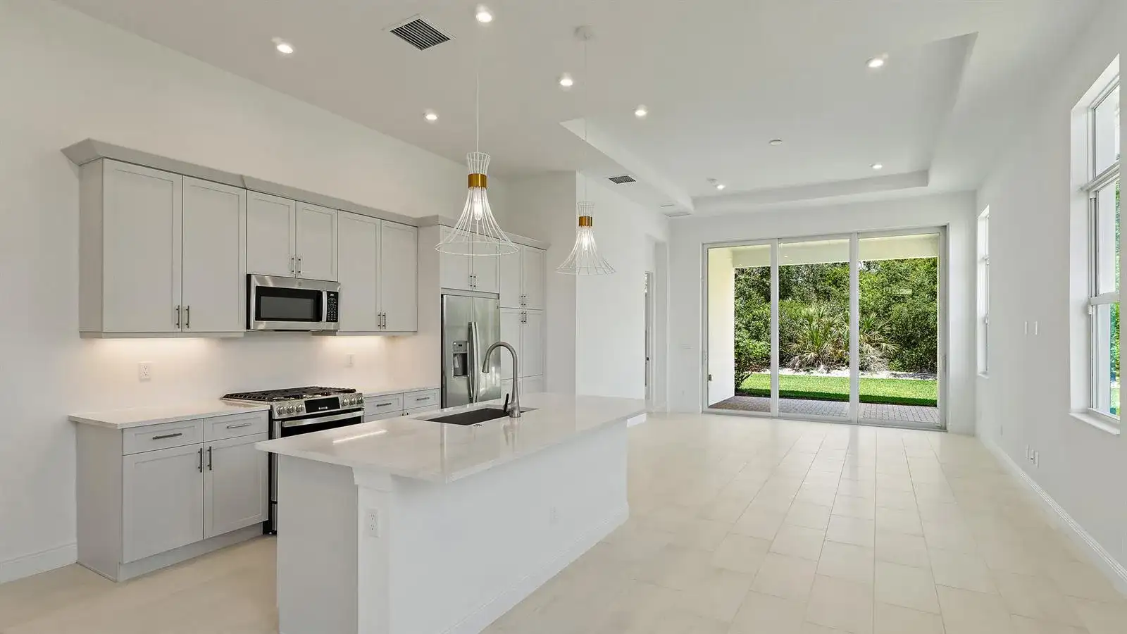 204 SE Via Sangro, Port St. Lucie FL 34952 photo 4