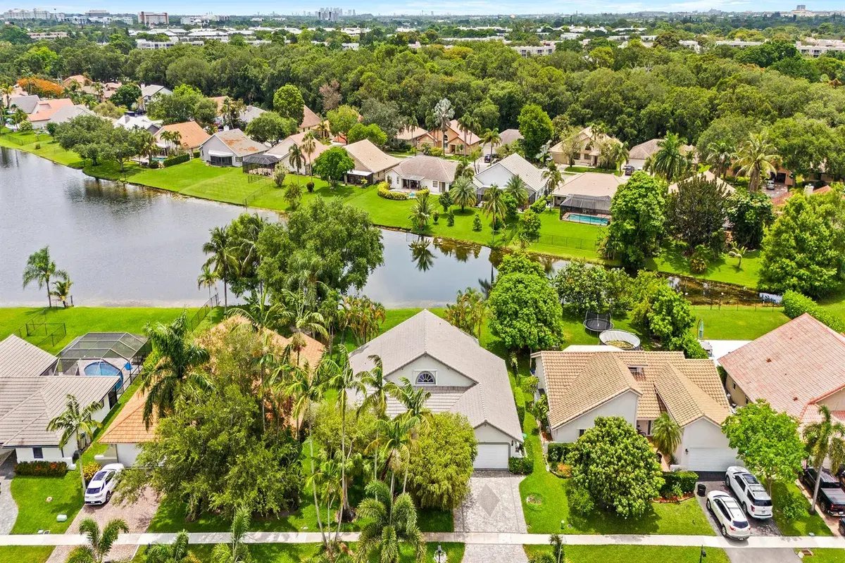 1750 W Oak Knoll Circle, Davie FL 33324