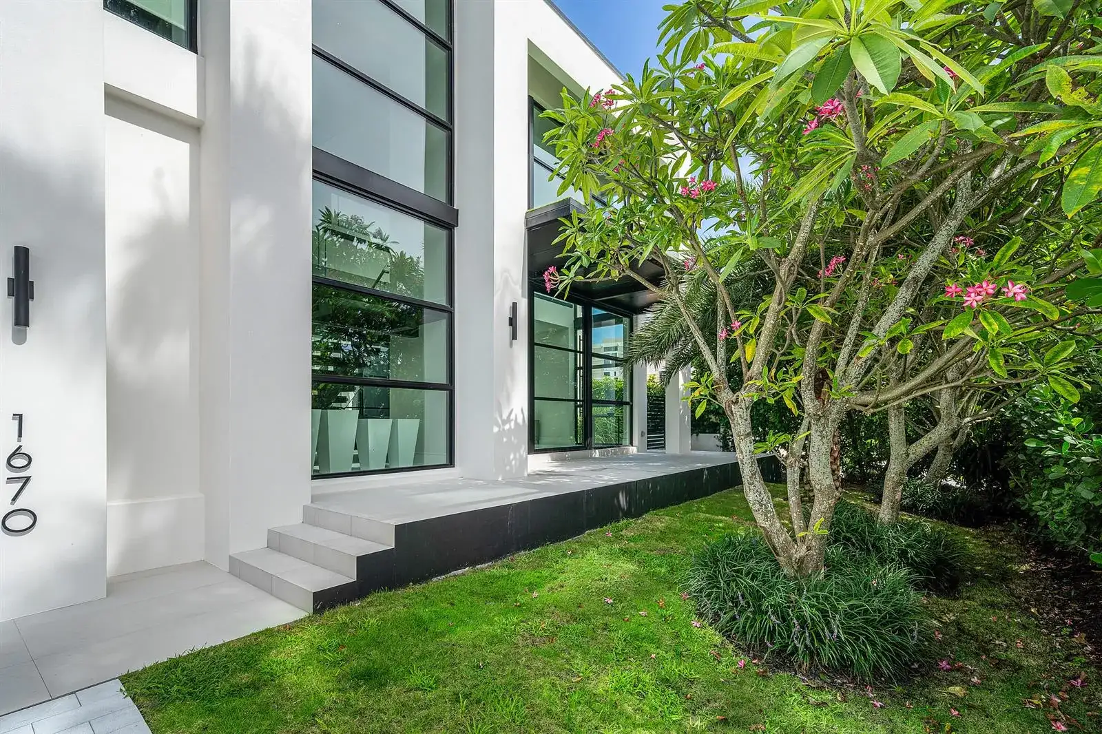 1670 E Terra Mar Drive, Lauderdale By The Sea FL 33062 photo 2