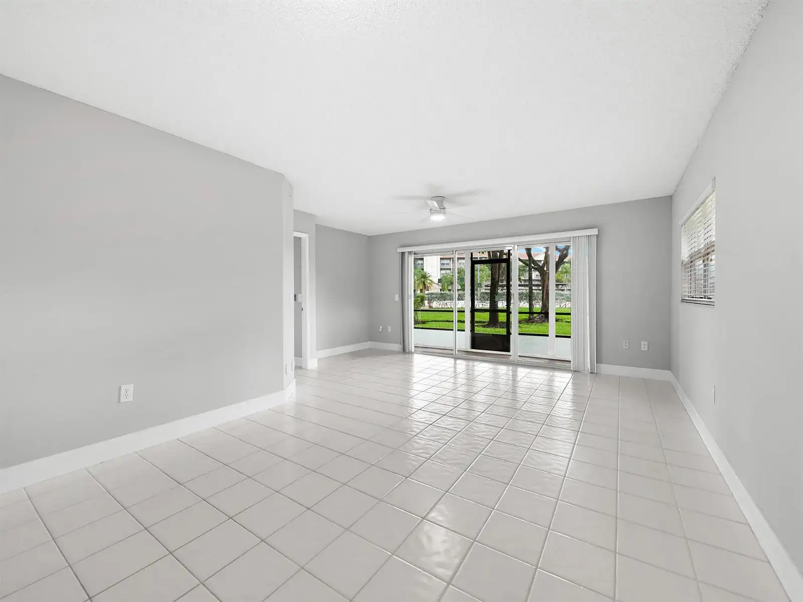 550 SW 137 Avenue # L114, Pembroke Pines FL 33027