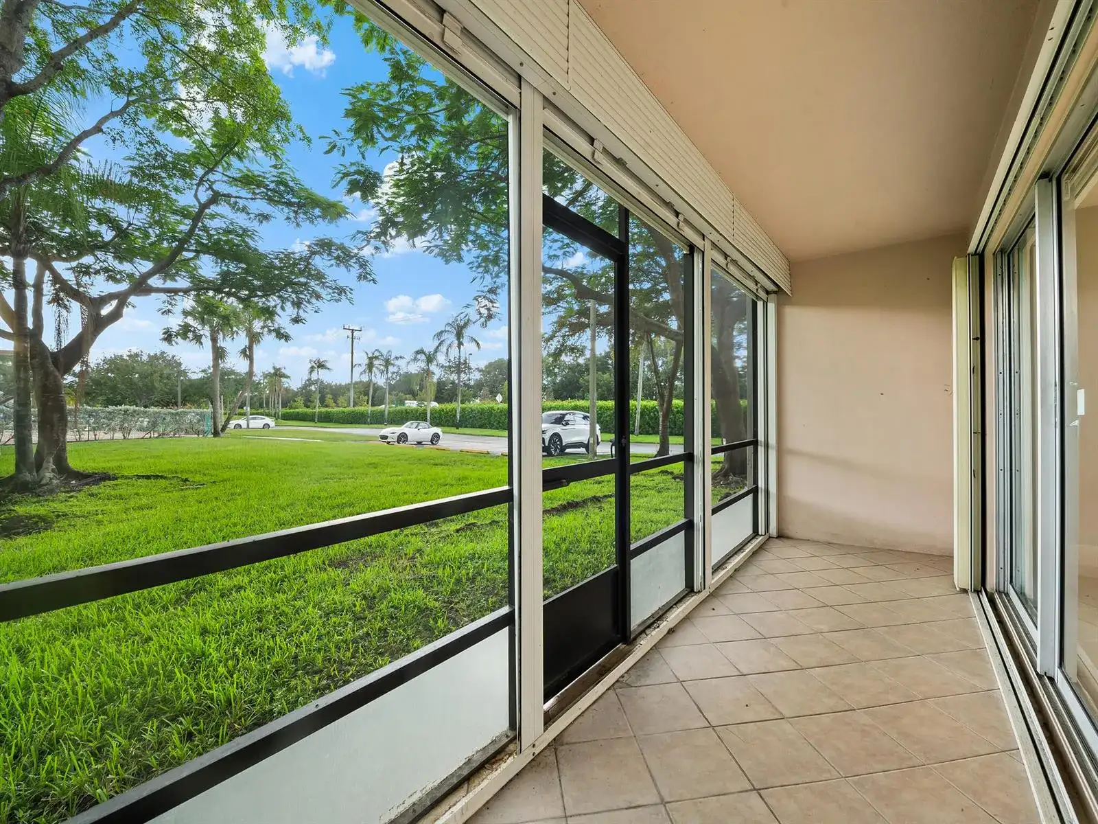 550 SW 137 Avenue # L114, Pembroke Pines FL 33027 photo 4