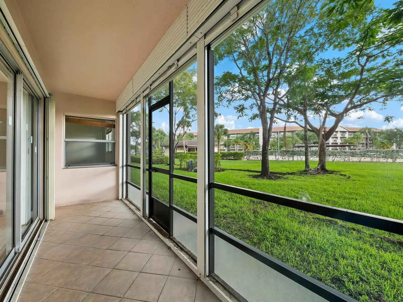 550 SW 137 Avenue # L114, Pembroke Pines FL 33027 photo 5