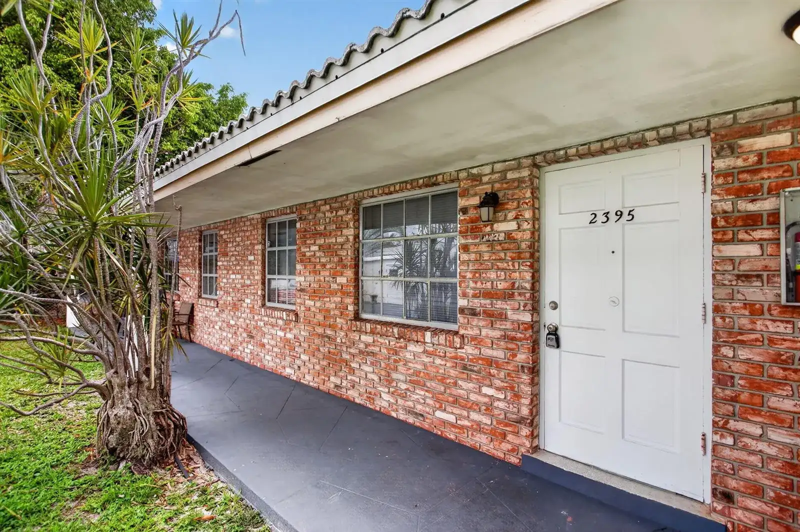 2391 NE 11th Court, Pompano Beach FL 33062 photo 2
