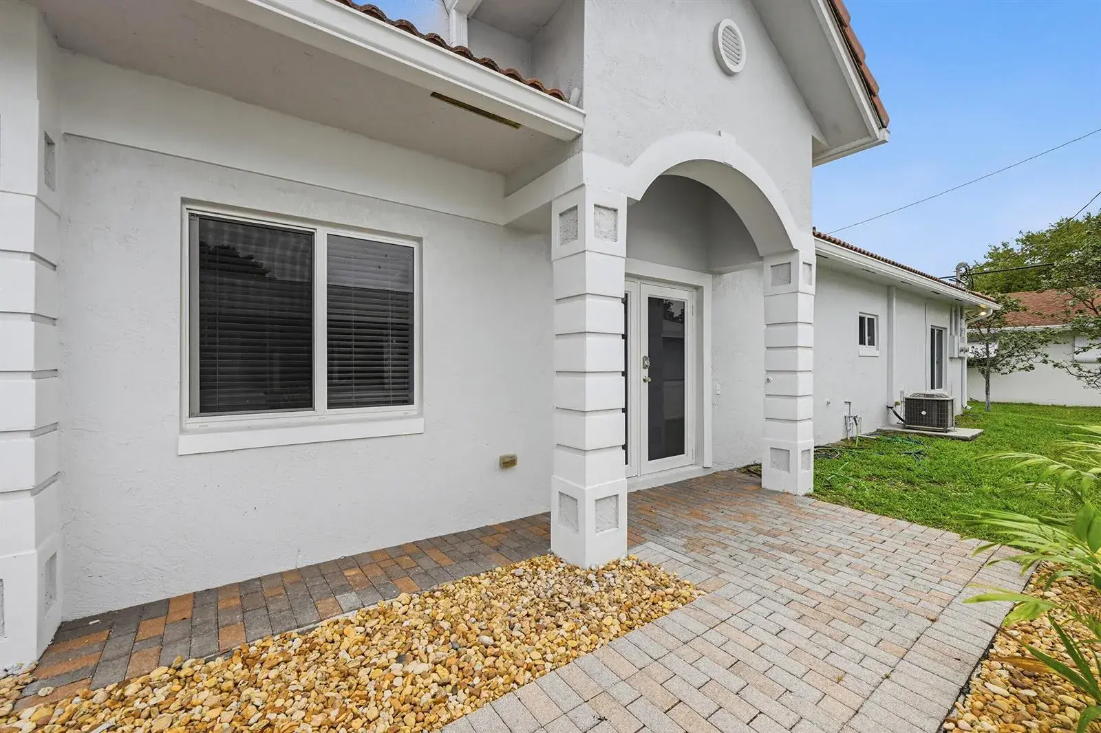 911 NE 12th Avenue, Pompano Beach FL 33060