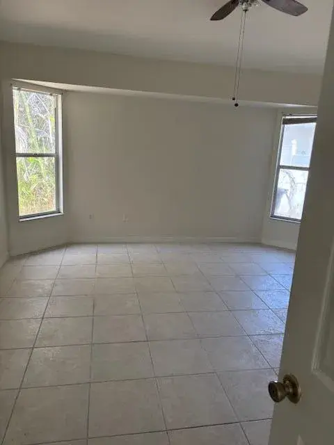 533 NW Avon Avenue, Port St. Lucie FL 34983