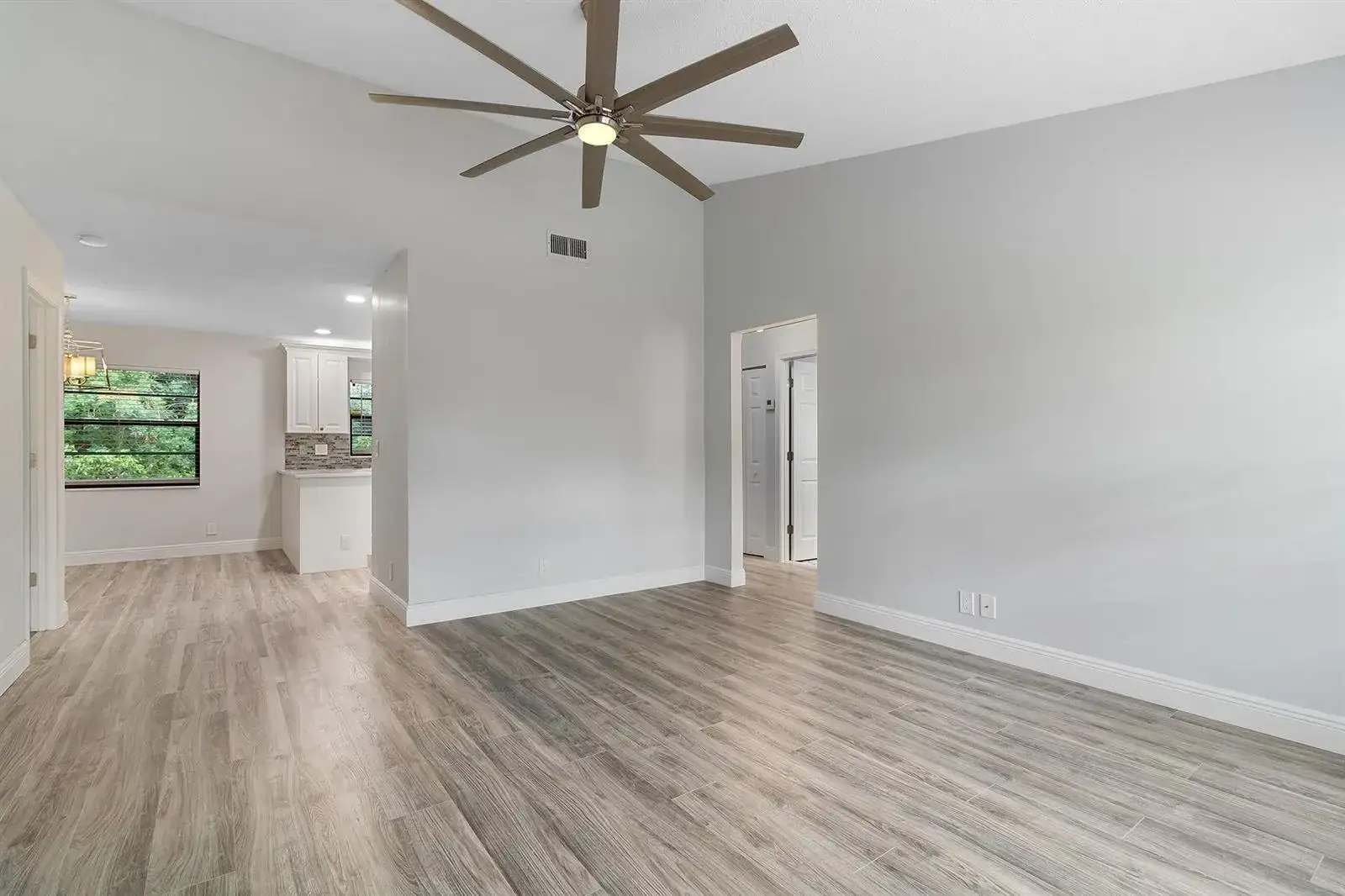 9 VĂa De Casas Norte, Boynton Beach FL 33426 photo 3