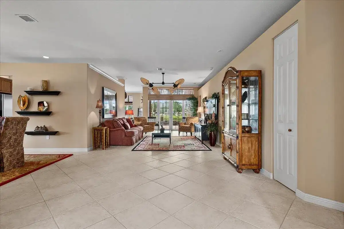 2112 Bellcrest Court, Royal Palm Beach FL 33411 photo 4