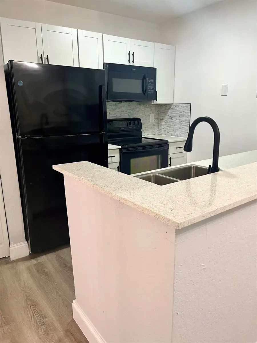 2820 N Oakland Forest Drive # 203, Oakland Park FL 33309
